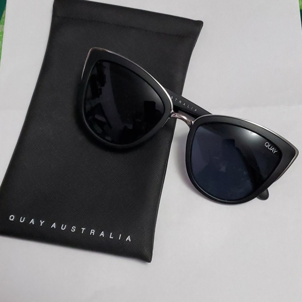 Quay Australia Sunglasses with case